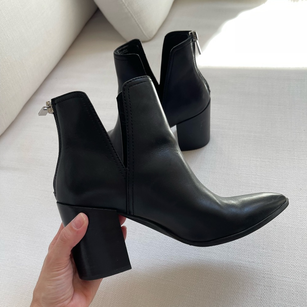 Steve Madden black boots in very good used condition